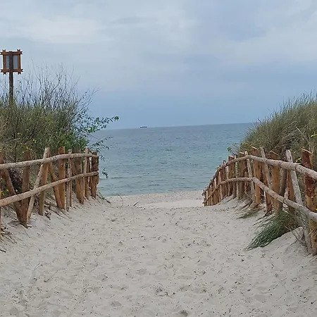 Domek Rozany Na Wiejskiej Lubiatowo  Exteriér fotografie